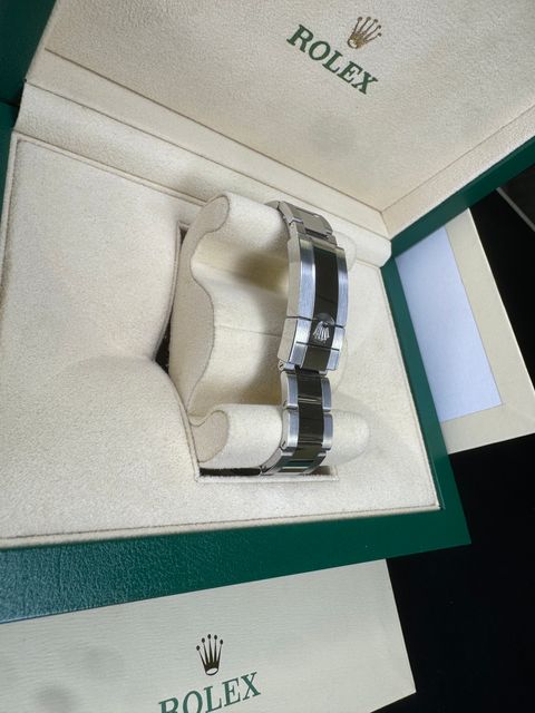 Rolex Daytona 126500 LN Image 4